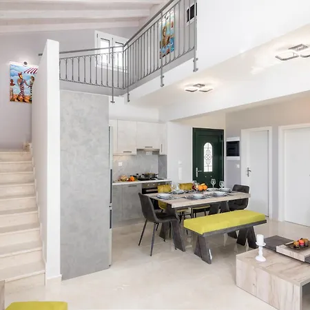 ヴィラ Castelia Luxury *