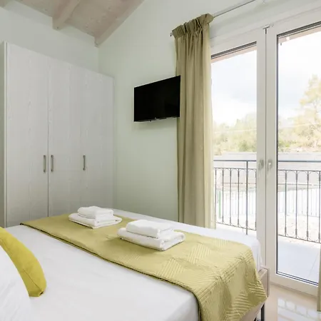 Castelia Luxury