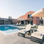 Castelia Luxury