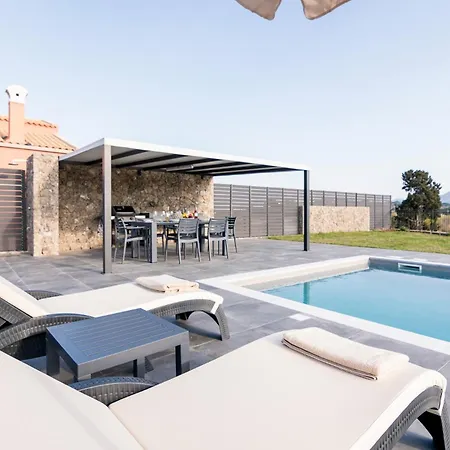Castelia Luxury Βίλα